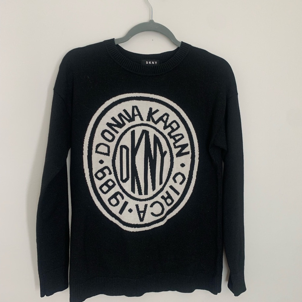 Black crew neck sweater
